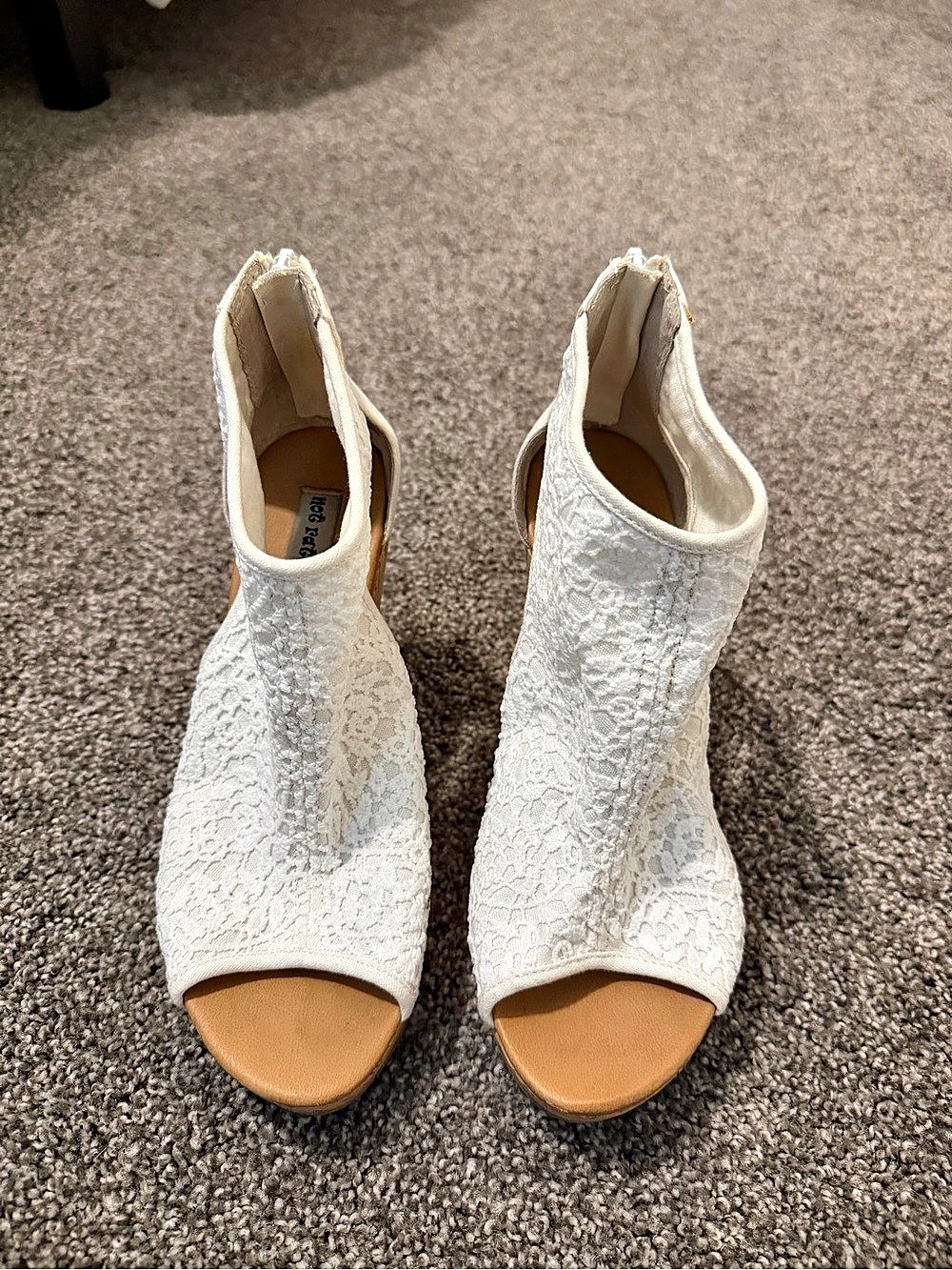 Not Rate White Lace Peep Toe Wedge